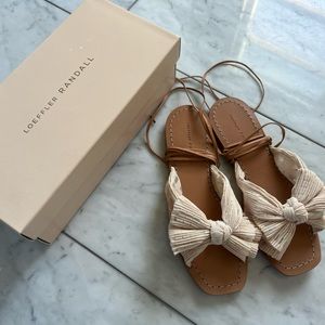 NWT Loeffler Randal Peony sandals in cream plaid